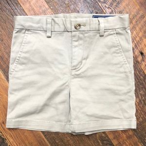 Boys Vineyard Vines khaki shorts size 4T